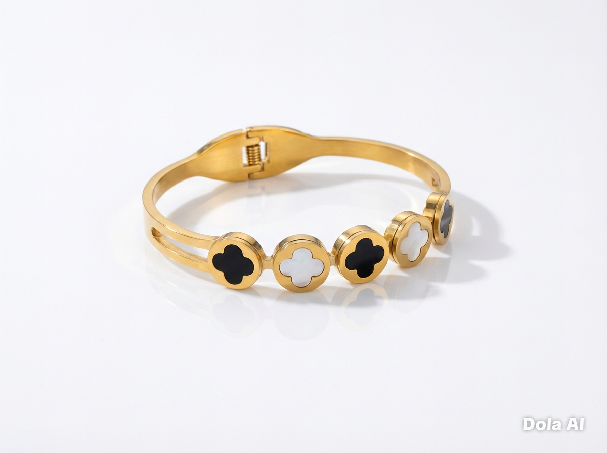 Baby/kids Clover Charm Bracelet – Gold Tone