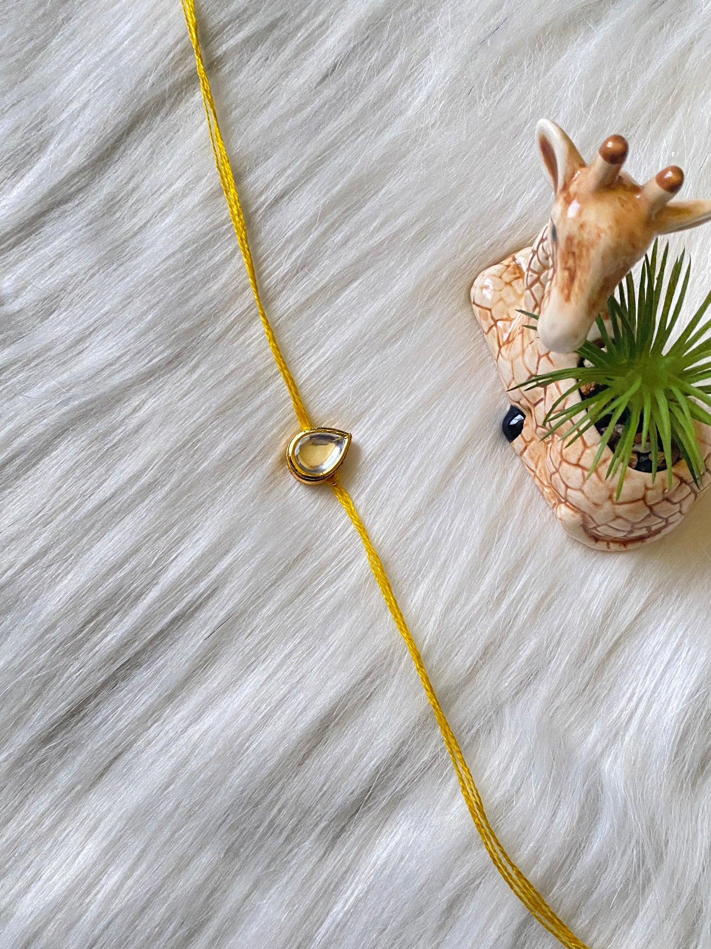 ๐ Simple Kundan Bead Rakhi