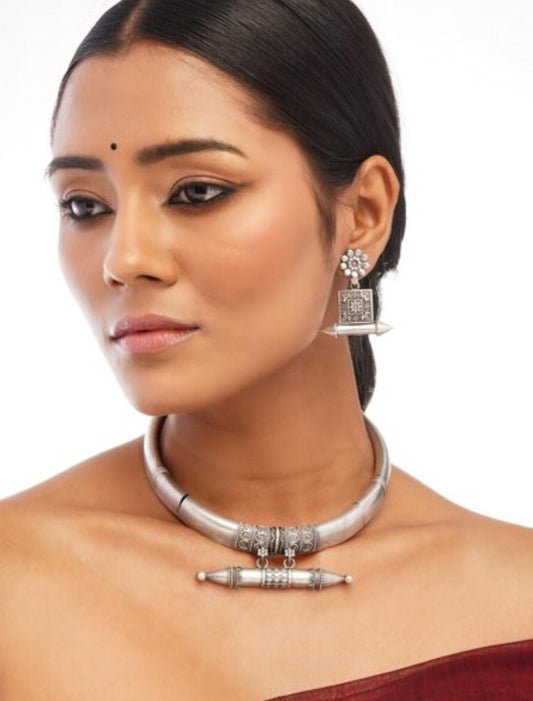 Exclusive silver replica tabij choker with matching Earing