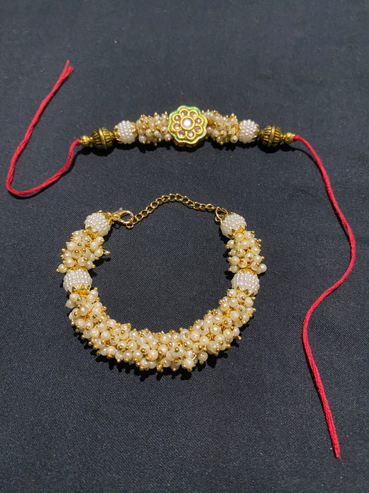 Heavy lorial couple Rakhi